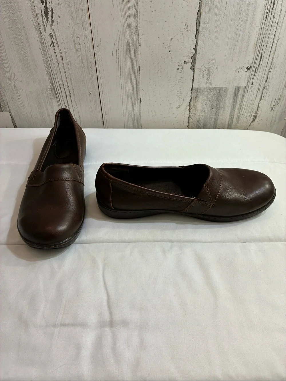 BOC born concept women’s Sz 9 Wide brown leather slip on cushion loafer